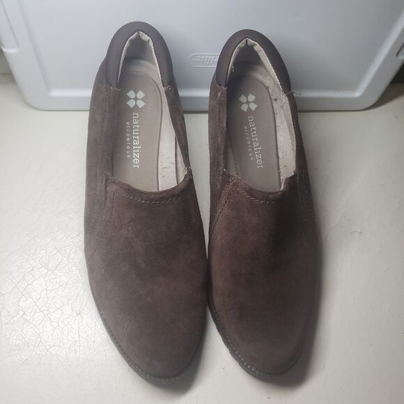NATURALIZER Women's BROWN  suede "Dorean" shoe 7W 
Preowned
Discontinued style - Picture 1 of 7